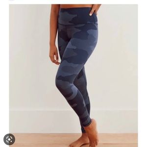 Aerie blue camo leggings